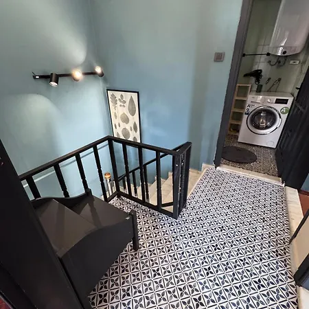 In Stylish And Peaceful Center Villa *