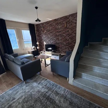 In Stylish And Peaceful Center Villa